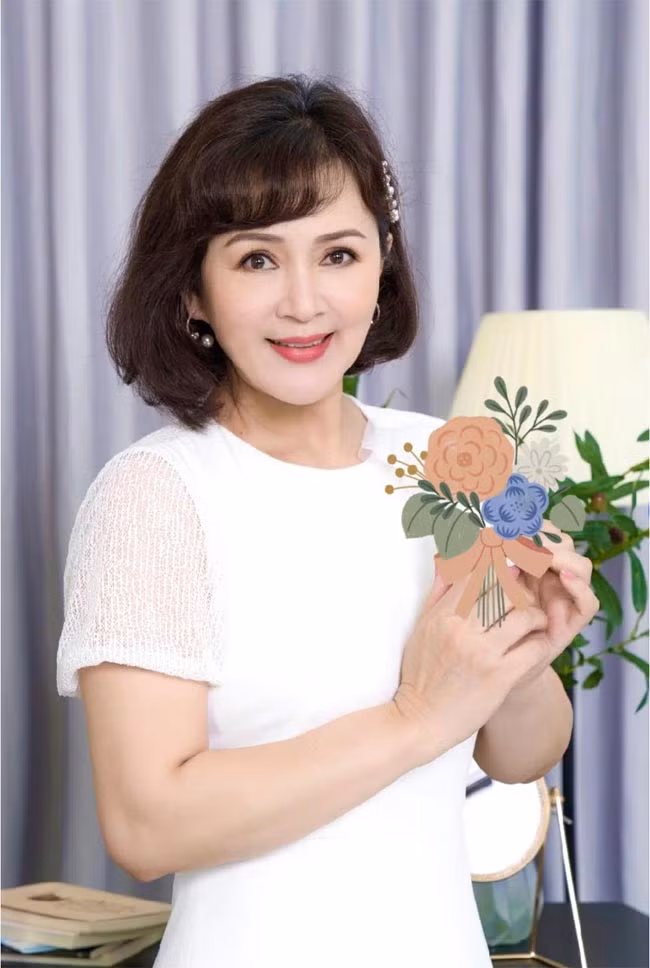 Vào thập niên 1990, Minh Hoà lập nhóm hài với NSƯT Minh Vượng và gây tiếng vang với khán giả trong một thời gian.