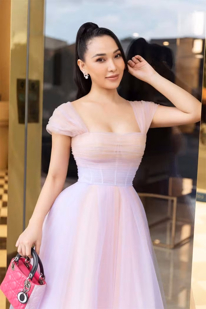 Trước khi dính tin đồn hẹn hò chồng Diệp Lâm Anh, Quỳnh Thư còn dính nghi vấn yêu người mẫu Doãn Tuấn.