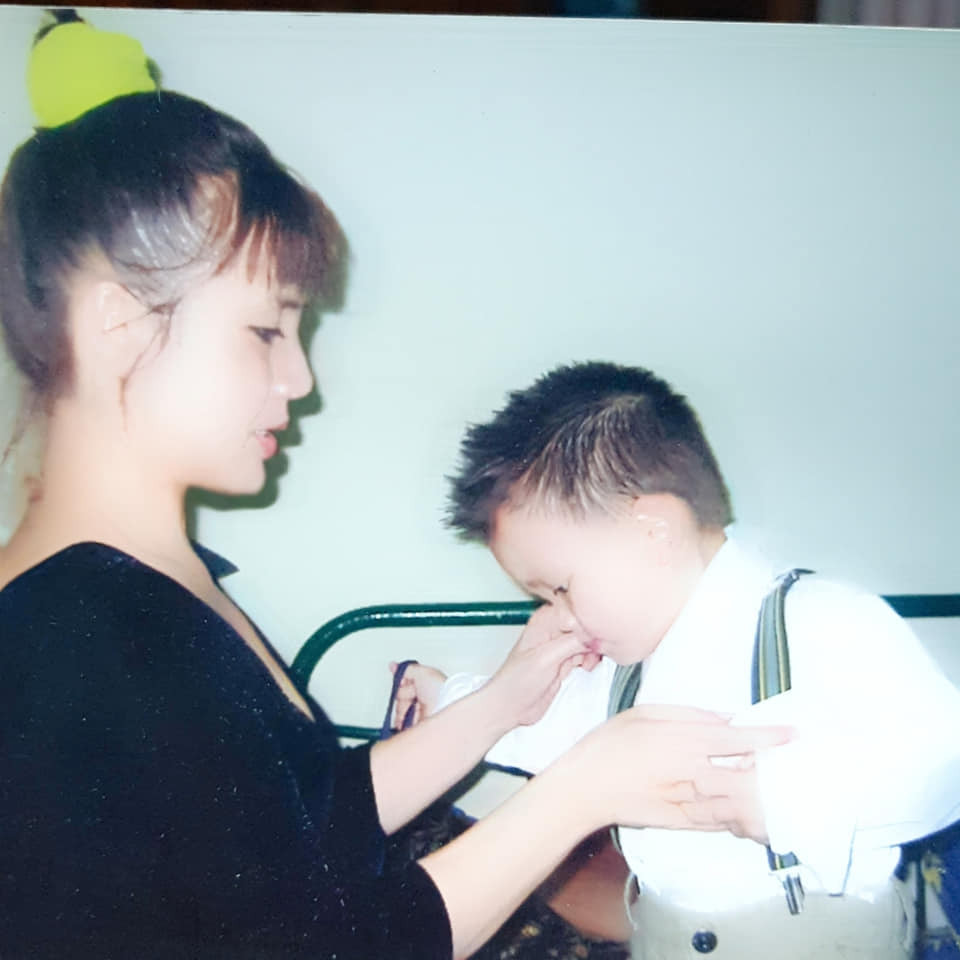 Lên chức bà ngoại từ năm 40 tuổi, NSND Lan Hương "Em bé Hà Nội" khiến khán giả hết sức ngưỡng mộ vì quá đỗi trẻ trung và xinh đẹp.