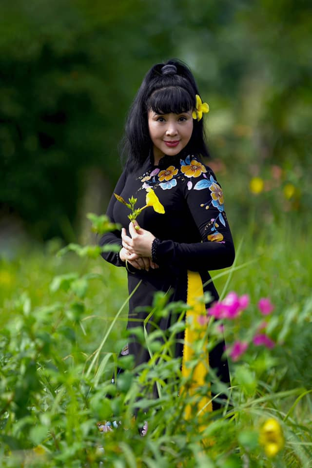 Nổi tiếng với vai chính trong "Em bé Hà Nội" từ khi mới 10 tuổi, NSND Lan Hương thuở bé đã có đôi mắt to và sáng, gương mặt tròn trịa đáng yêu.