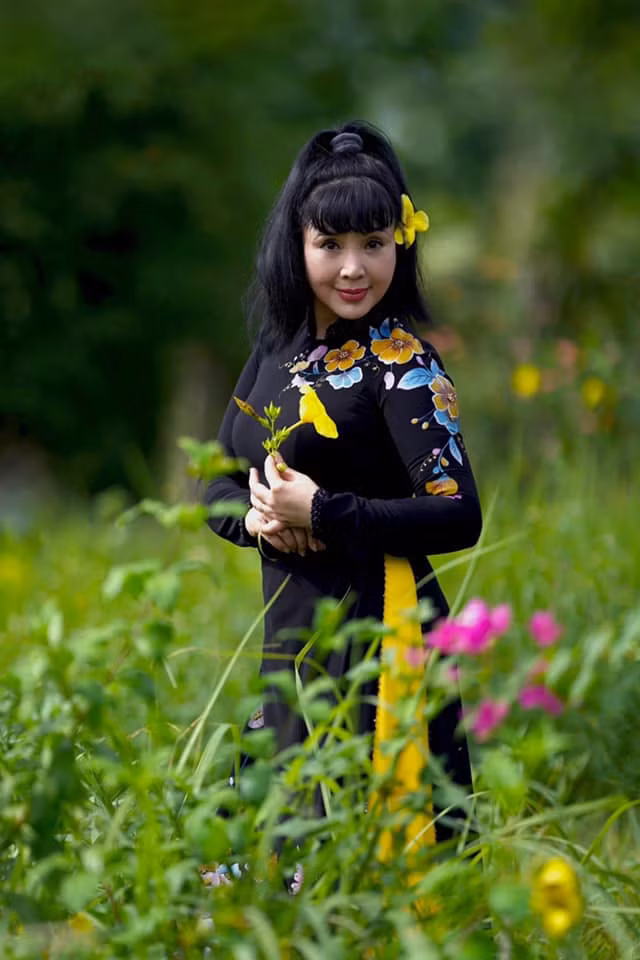 Nổi tiếng với vai chính trong "Em bé Hà Nội" từ khi mới 10 tuổi, NSND Lan Hương thuở bé đã có đôi mắt to và sáng, gương mặt tròn trịa đáng yêu.