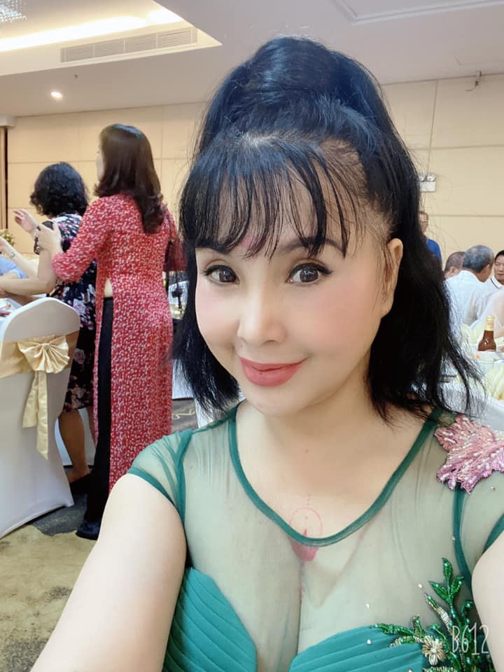 Vẻ đẹp gợi cảm của "bà Bằng" trong "Sống chung với mẹ chồng" ở tuổi U60.