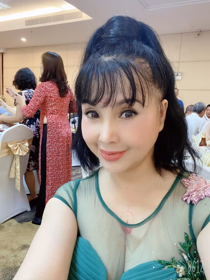 Vẻ đẹp gợi cảm của "bà Bằng" trong "Sống chung với mẹ chồng" ở tuổi U60.