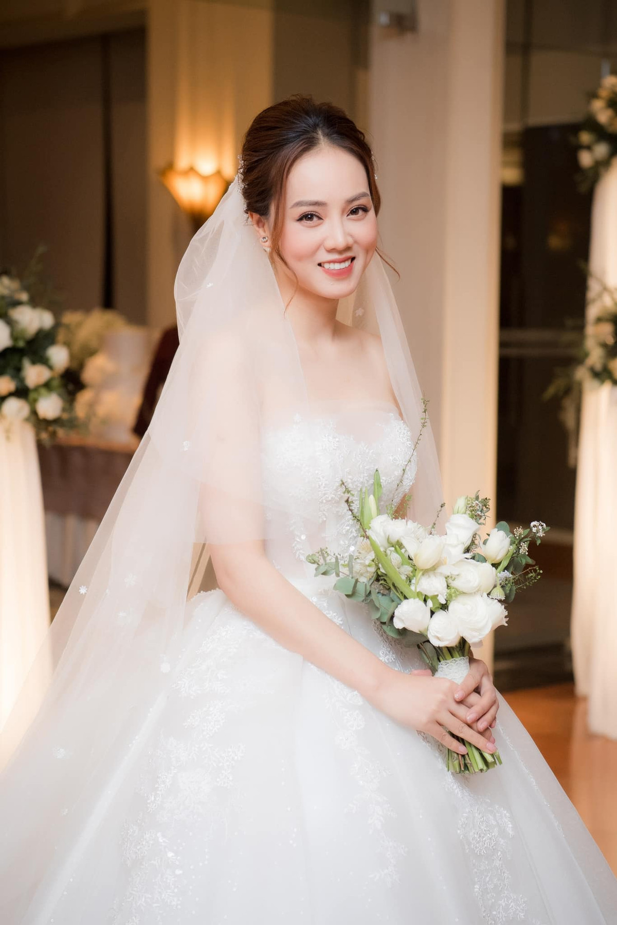 Kể từ khi công khai mối quan hệ, nghệ sĩ Công Lý được khen ngày càng trẻ trung, chỉn chu và phong độ hơn. Trong khi đó, Ngọc Hà cũng mỗi ngày một tươi trẻ và xinh đẹp.