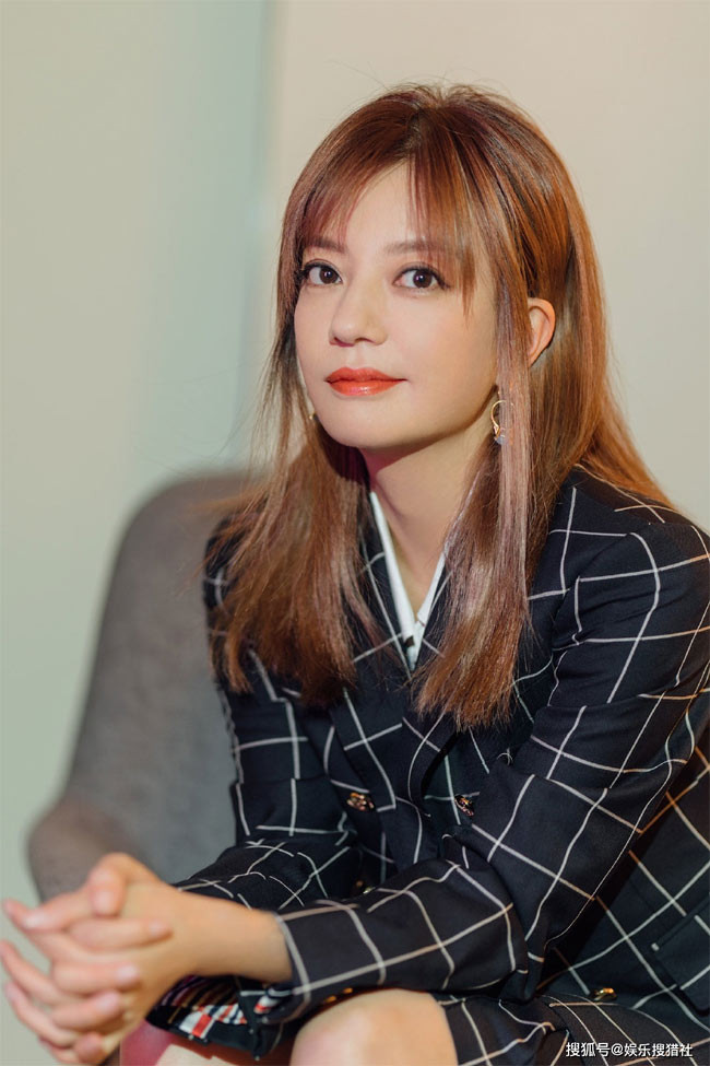 Trái lại, mỗi khi ảnh được chỉnh sửa, Triệu Vy đẹp lung linh bởi khuôn mặt cô vốn đẹp sẵn. (Ảnh: ifeng)