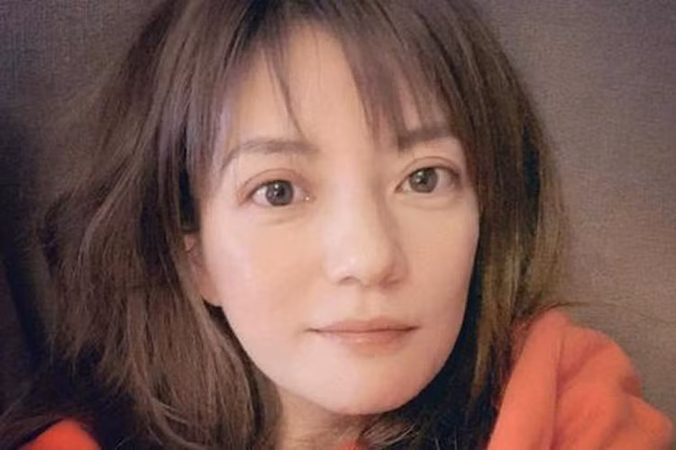 Đặc biệt, khi để mặt mộc, Triệu Vy lại càng lộ nét già nua, thiếu sức sống. (Ảnh: sunnews.cc)