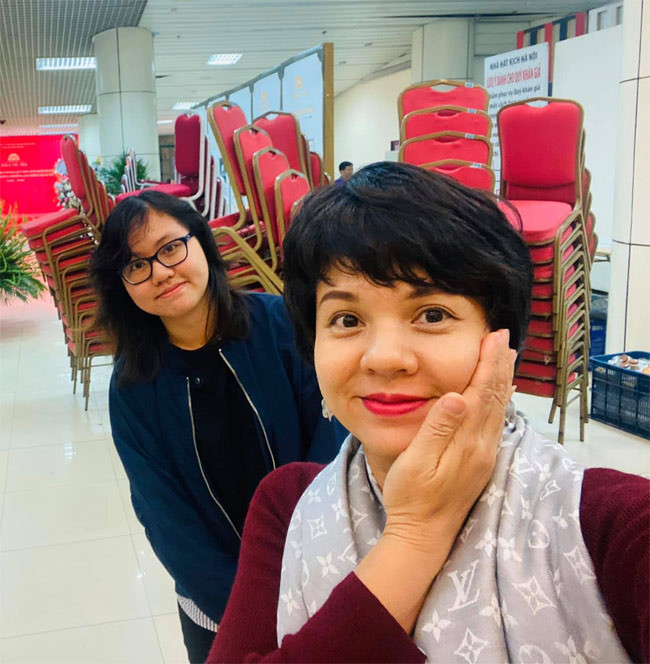 Giờ thì bé Nhím ngày nào đã là một cô gái cao ráo, năng động và đầy tự tin.