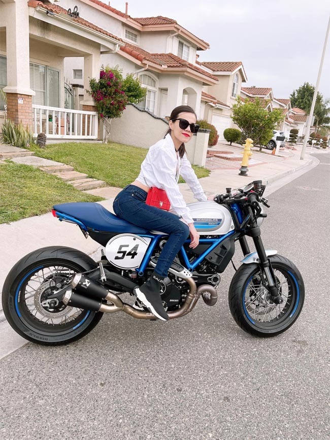 Công việc kinh doanh của Thụy Anh rất suôn sẻ nhờ mối quan hệ của hai chị em đã tạo dựng nhiều năm qua. (Ảnh: FBNV)