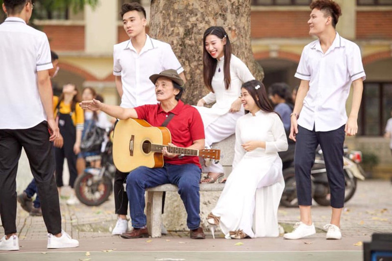 Sinh thời, ngoài vai trò là một diễn viên, Giang Còi cũng dấn thân vào việc hậu trường sản xuất phim. Từng là giám đốc công ty tư nhân Hãng phim Hà Nội, nam nghệ sĩ ra đi khi đang ấp ủ nhiều dự án phim dài tập.