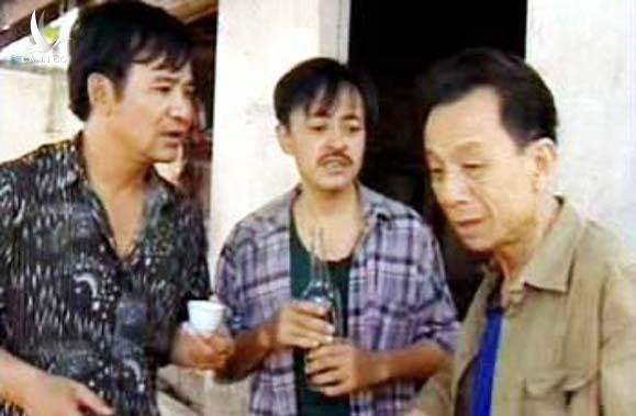 Hình ảnh Quang Tèo - Giang Còi và cố nghệ sĩ Văn Hiệp trên màn ảnh. Ảnh: VFC.