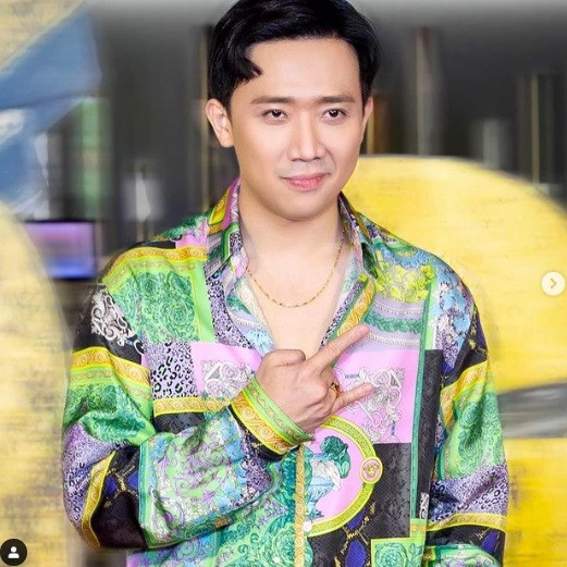 Bên cạnh đó, nam danh hài còn có niềm đam mê lớn với giày. Anh từng cho biết mình hiện sở hữu hơn 300 đôi giày.