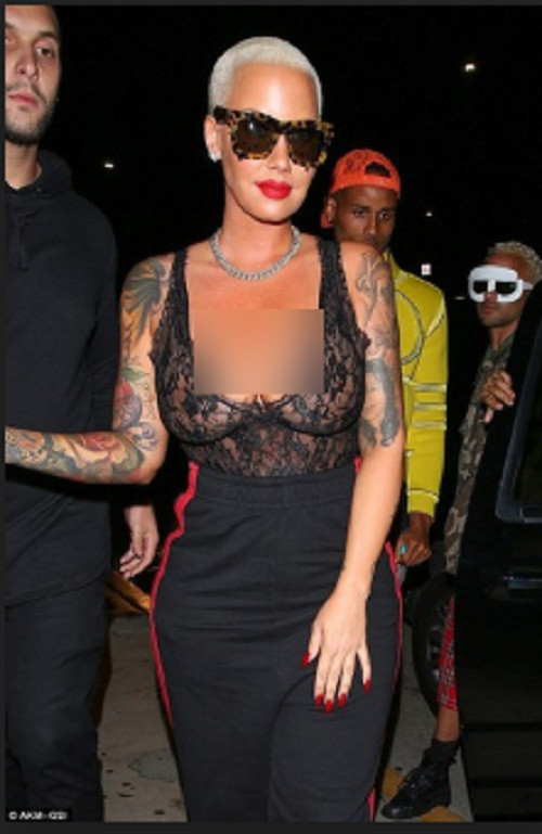 Nữ người mẫu, diễn viên Mỹ, Amber Rose vừa bất ngờ tố cáo bạn trai kém tuổi ngoại tình với 12 người phụ nữ khi đang có quan hệ với cô. (Ảnh: AKM -GSI)