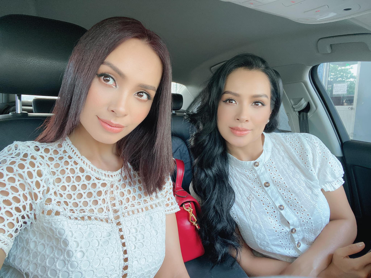 Ngoài tình máu mủ, hai mỹ nhân còn coi nhau như bạn thân, đồng nghiệp.