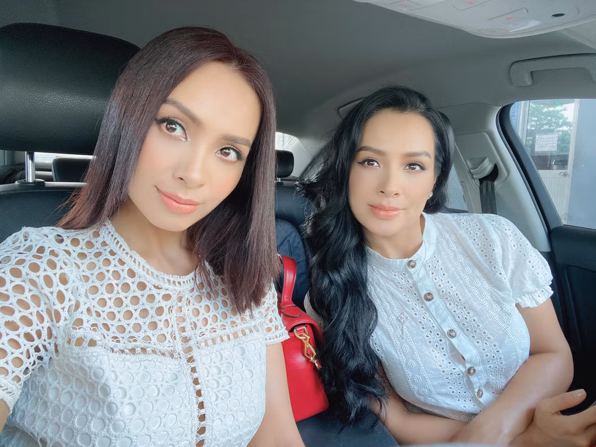 Ngoài tình máu mủ, hai mỹ nhân còn coi nhau như bạn thân, đồng nghiệp.