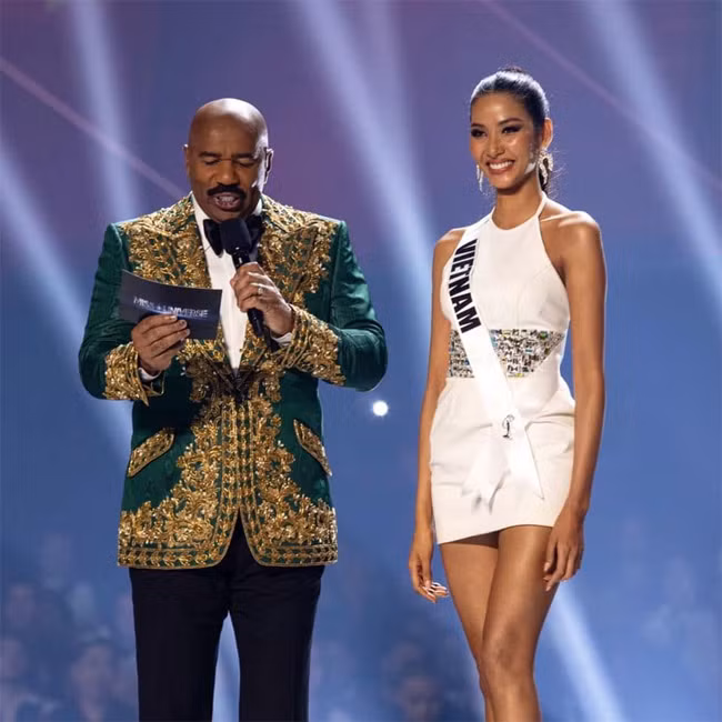 Năm 2019, Hoàng Thùy đại diện Việt Nam tham gia cuộc thi Miss Universe 2019 và lọt Top 20. (Ảnh: FBNV)