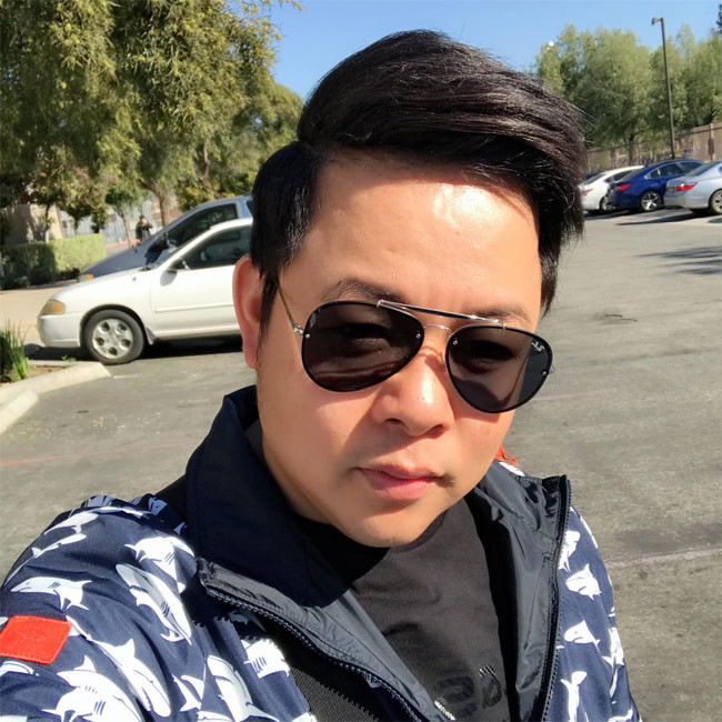 “Hiện tại tôi đã giảm được 8kg rồi, đã lấy lại vóc dáng phần nào so với lúc mập đỉnh điểm. Quyết tâm giảm tiếp để tháng 10 trở lại Hà Nội cho Live show Quang Lê”, Quang Lê chia sẻ.