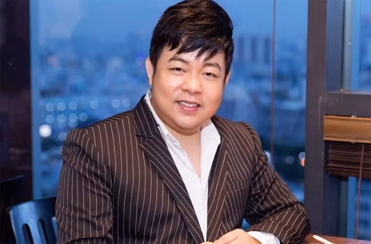 Nửa năm trước, Quang Lê khổ sở vì tăng tới hơn 80kg. Tăng cân khiến anh giảm thể lực, chỉ hát liên tục được 1 tiếng. Ngoài ra, với thân hình quá khổ nam ca sĩ rất khó tìm mua trang phục biểu diễn và khiến anh tự ti mỗi lần xuất hiện trên sân khấu.