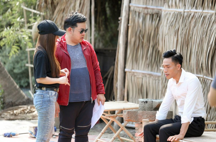 Hình ảnh Quang Lê tăng cân bụng phệ, béo ú vào năm 2019.