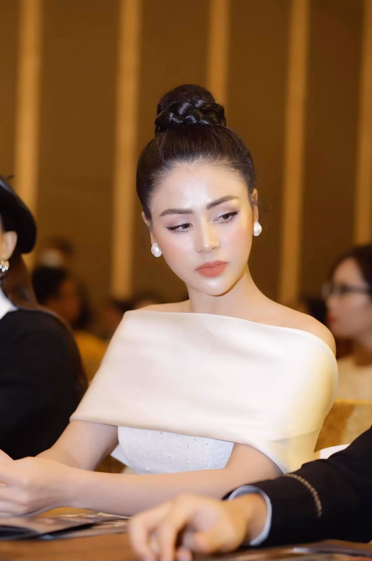 Lương Thu Trang chịu khó chăm sóc nhan sắc, chăm chỉ luyện tập để giữ gìn vóc dáng và sức khỏe phục vụ cho công việc.