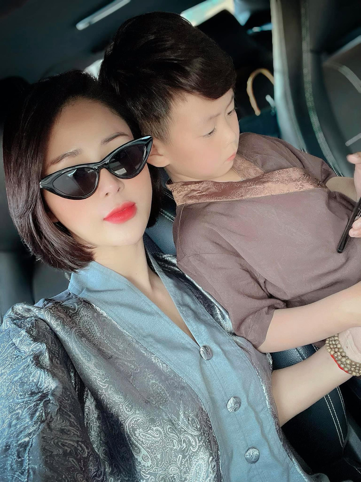 Những biến cố xảy ra khiến bà mẹ đơn thân ngày một trưởng thành và mạnh mẽ hơn.