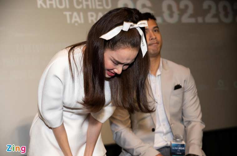 Chưa hết, trong buổi ra mắt phim “Song Song” hôm 14/1/2021, Nhã Phương để khách mời và truyền thông phải chờ đợi khi cô đến muộn hơn 1 tiếng đồng hồ. (Ảnh: zing)