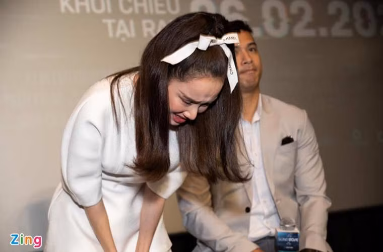 Chưa hết, trong buổi ra mắt phim “Song Song” hôm 14/1/2021, Nhã Phương để khách mời và truyền thông phải chờ đợi khi cô đến muộn hơn 1 tiếng đồng hồ. (Ảnh: zing)