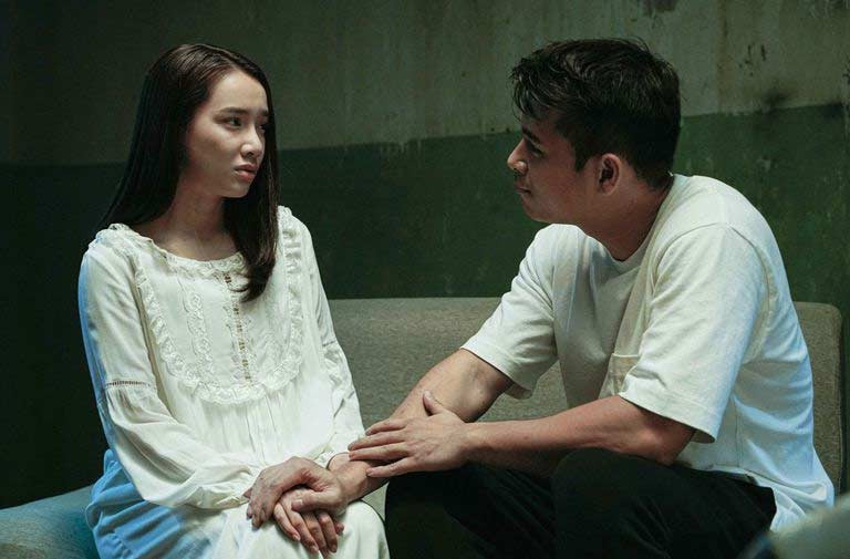 Cô bị chê là diễn xuất một màu, nhạt, dở, chỉ biết nhăn mặt, cười như khóc, khóc như cười. (Ảnh: Vietnamnet)