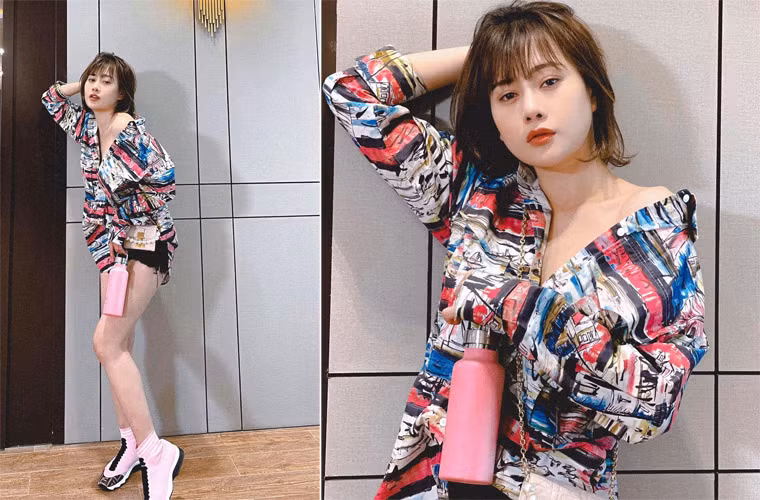 Phong cách thời trang cool ngầu cùng mái tóc ngắn khiến nữ diễn viên càng trẻ hơn so với tuổi 32.