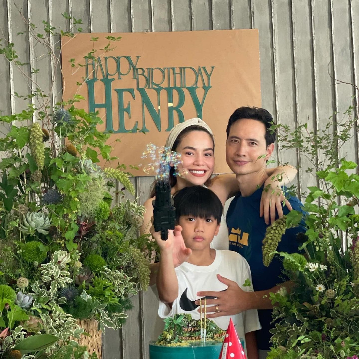 Sinh nhật anh cả Subeo được mẹ Hà Hồ chuẩn bị chu đáo.