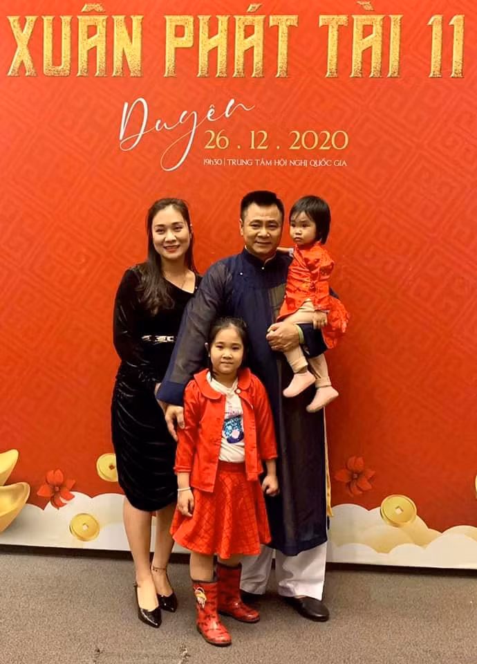 Trong nhiều sự kiện nghệ thuật hay dịp lễ Tết, NSND Tự Long đều đưa vợ con tham gia cùng.