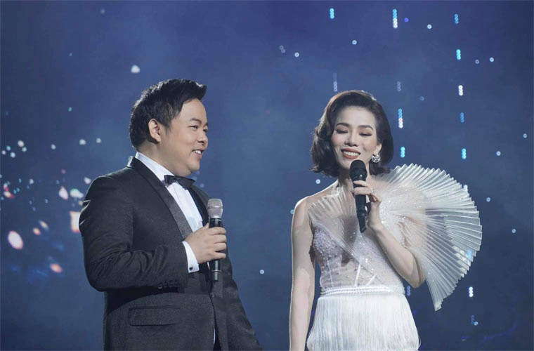 Ngoại hình mập ú khiến Quang Lê cảm thấy ngượng khi đứng hát trên sân khấu.