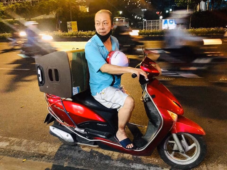 Lý do được anh chia sẻ bởi bản thân muốn dành nhiều thời gian hơn để chăm lo cho gia đình và công việc. Nhất là sau khi bà xã kém 18 tuổi của Đức Hải là chị Ngọc Mai sinh cho anh 4 người con.