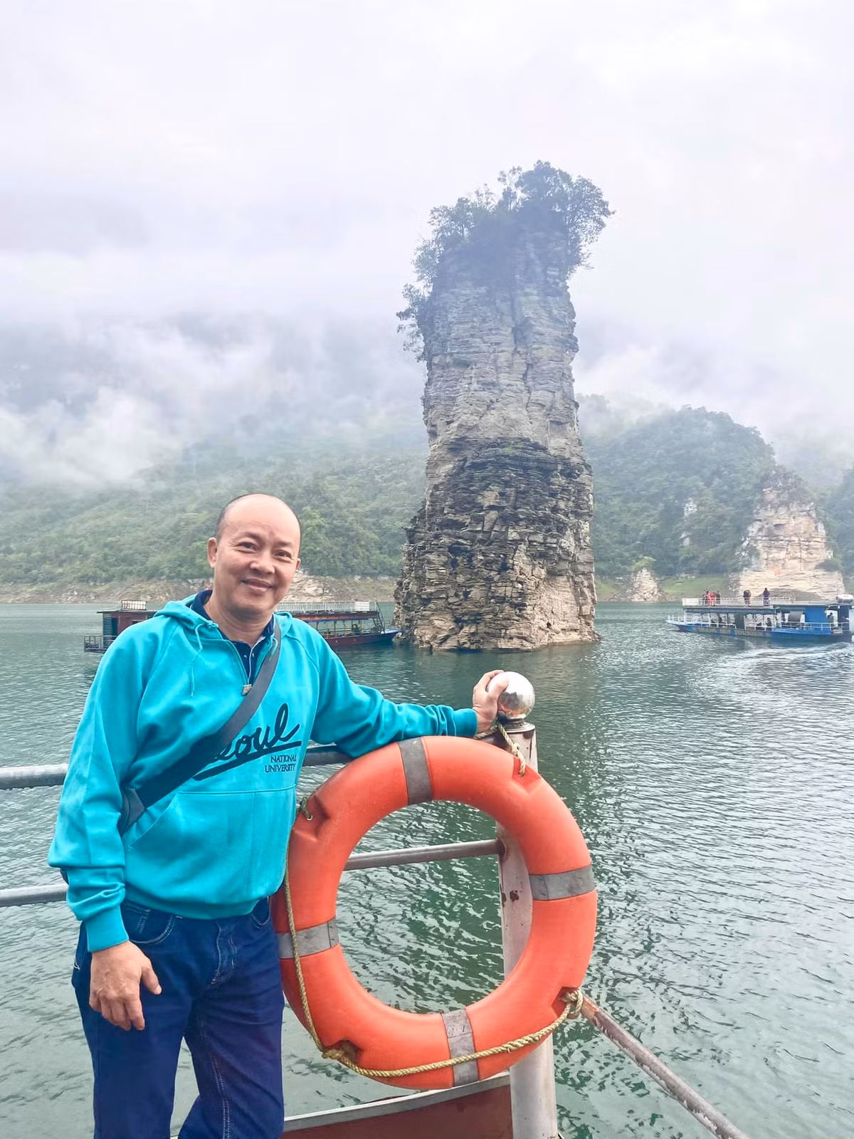 Cuoc song cua NSUT Duc Hai ben vo tre kem 18 tuoi va 4 con