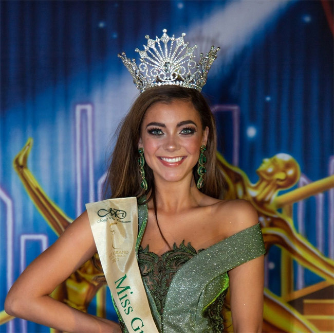 Á hậu 4 Miss Grand International 2021, Jeane Van Dam, 20 tuổi, cao 1m68, nặng 50kg, số đo ba vòng 76-61-81.