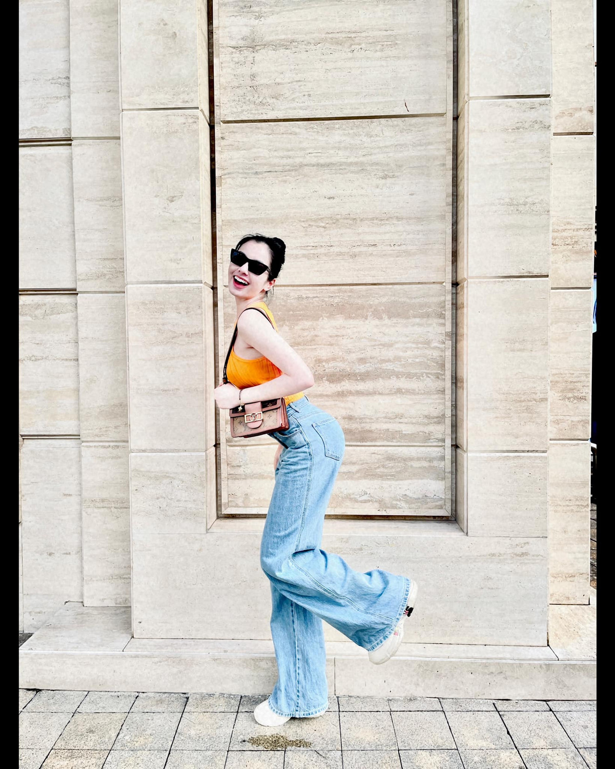 Người đẹp sinh năm 2002 gợi cảm khi mặc những trang phục khoe đường cong như thế này.