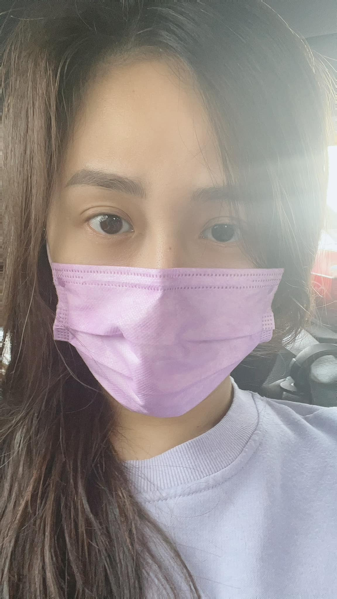 Cách đây vài ngày, người đẹp sinh năm 1988 chia sẻ đã đăng ký đi tình nguyện hỗ trợ công tác phòng chống dịch COVID-19. Tuy vậy, do tình hình sức khỏe chưa cho phép nên cô chưa thể thực hiện theo đúng kế hoạch. "Tôi đã ốm hơn tuần rồi, đăng kí đi tình nguyện mà chưa đi được buổi nào vì ốm...", cô chia sẻ trên trang cá nhân.