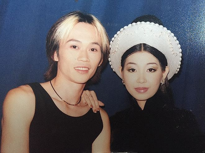 Vài năm trước đó, giọng ca sinh năm 1978 từng tiết lộ Hoài Linh là mối tình đầu của mình và mong muốn lớn nhất của chị là làm vợ nam nghệ sĩ. Thậm chí trong lần chia sẻ mới đây trên Youtube, Hà My khẳng định: "Tôi dám ngồi đây, tuyên bố mình là vợ của Hoài Linh. Chồng tôi mỗi đêm rất buồn, có những tâm sự, tâm tư trong vụ việc về ông Võ Hoàng Yên”.