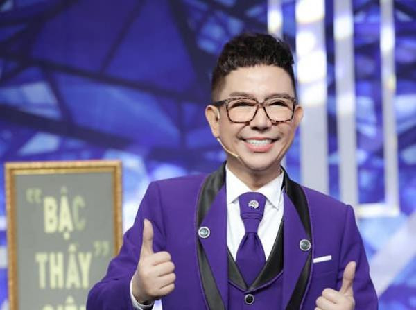  Long Nhật là một trong những nam nghệ sĩ có đời tư ồn ào khi từng vướng nhiều tin đồn về giới tính dù đã có gia đình.