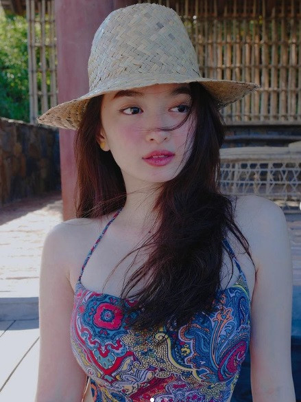 Mỹ nhân mang hai dòng máu Việt - Mỹ sở hữu vẻ đẹp lai Tây quyến rũ.