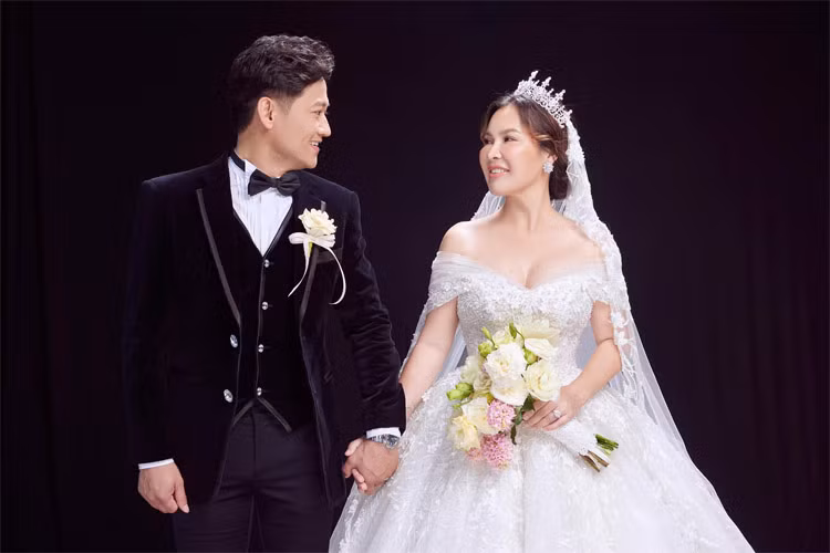 Mặc dù là người nóng tính nhưng nam diễn viên sinh năm 1983 luôn biết cách nhường nhịn vợ mỗi khi cãi vã để giữ hòa khí gia đình.