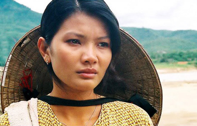 Đặc biệt là trong cuộc hôn nhân với người chồng thứ hai, nữ diễn viên "Mùa len trâu" còn bị bạo hành tới mức bị chấn thương ở hộp sọ. Di chứng để lại ảnh hưởng đến trí nhớ của chị trong một thời gian dài. Trải qua sóng gió, Kiều Trinh giờ đây chỉ tập trung chăm sóc các con.