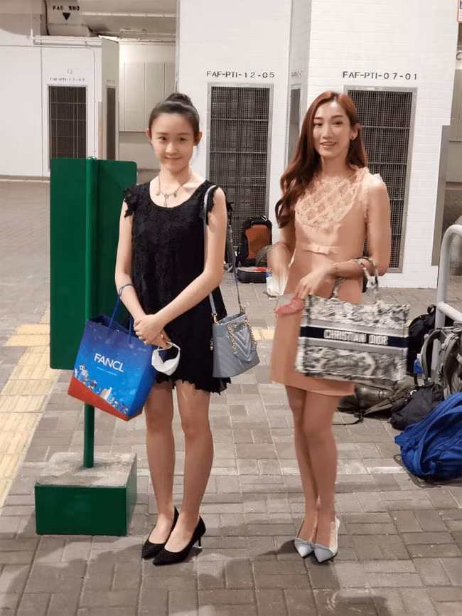 Các thí sinh thuộc nhóm thứ 3, tuy tuổi khá già, nhưng nhan sắc vẫn mặn mà.