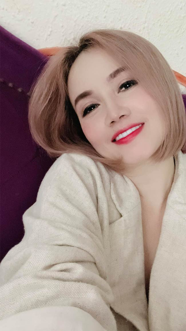 Con gái lớn của Hoàng Yến hiện đã 27 tuổi. Khi hai mẹ con đi với nhau nhiều người còn tưởng nhầm là chị em vì cô quá trẻ.