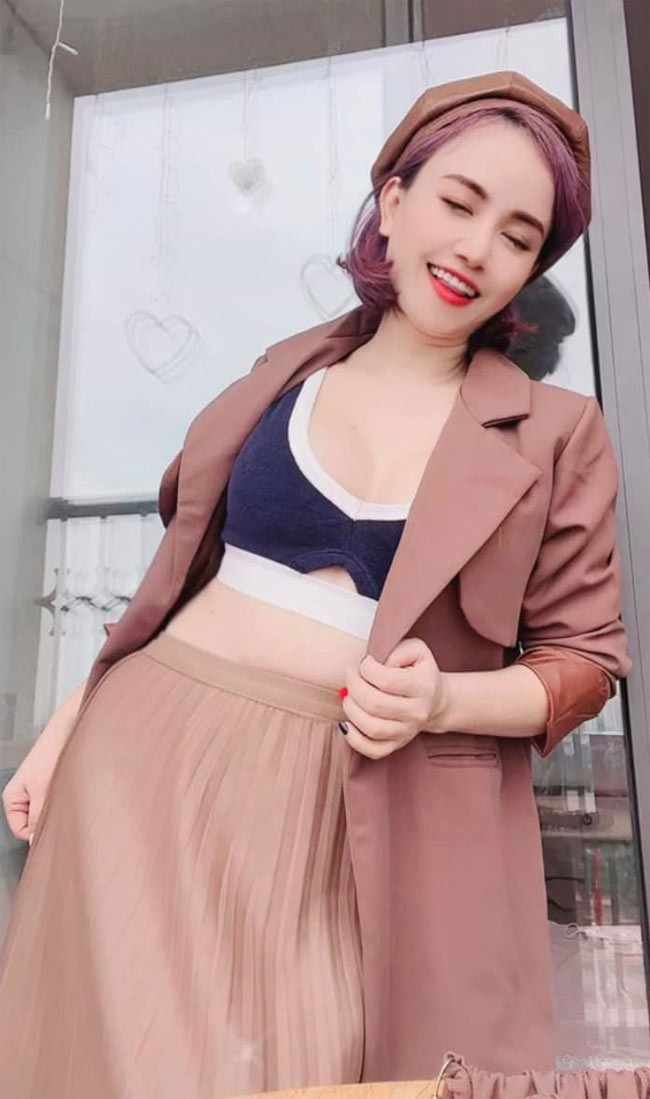 Từ khi nâng cấp vòng 1 nữ diễn viên chăm mặc đồ khoe khéo đôi gò bồng đảo.