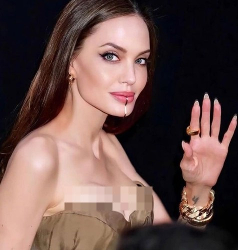 Năm 2013, Angelina Jolie từng phẫu thuật cắt bỏ toàn bộ mô vú có khả năng gây ung thư và tái tạo lại vòng 1. (Ảnh: instagram)