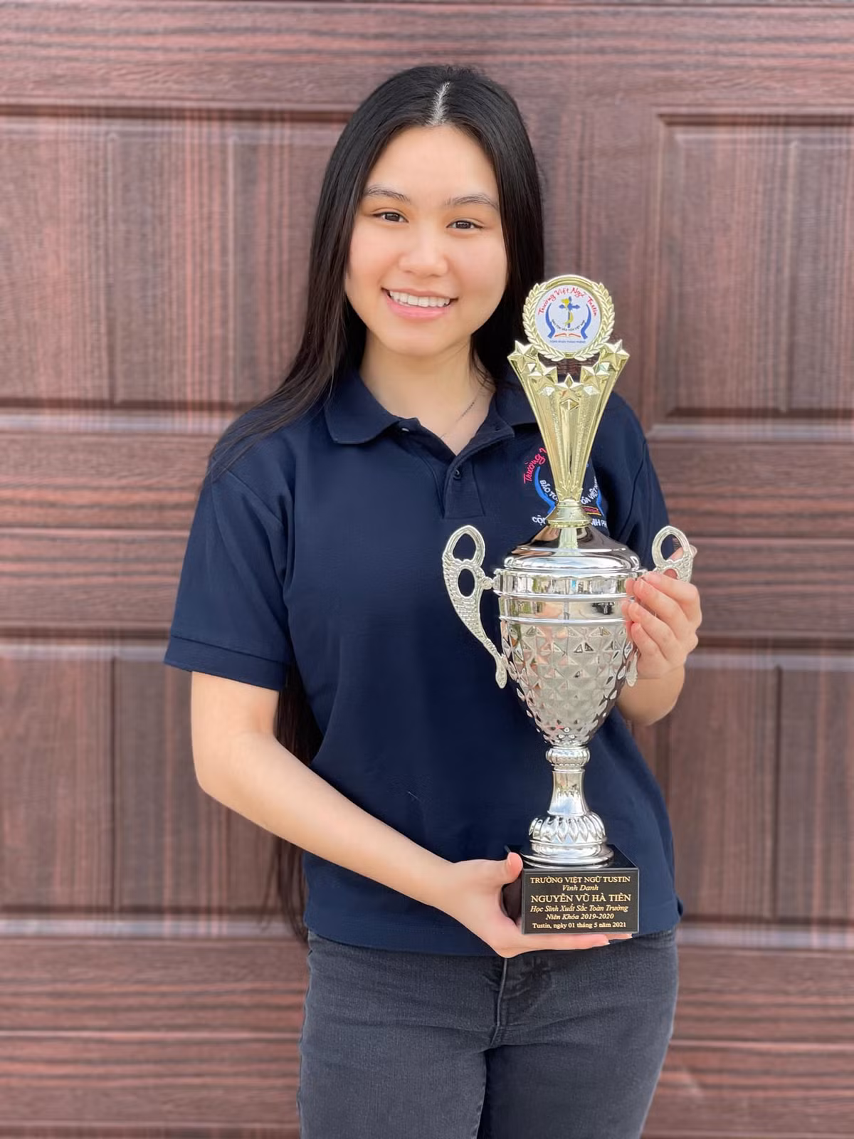 Không chỉ xinh đẹp giống mẹ, con gái NSƯT Ngọc Huyền còn có thành tích học tập nổi bật khiến nữ nghệ sĩ vô cùng tự hào.