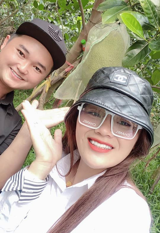 Điều thay đổi đầu tiên của cô gái sinh năm 1999 chính là ngoại hình. Từ một cô gái có hàm răng sún, Phạm Ngân Thảo đã chỉnh sửa răng để có vẻ ngoài ưa nhìn hơn.