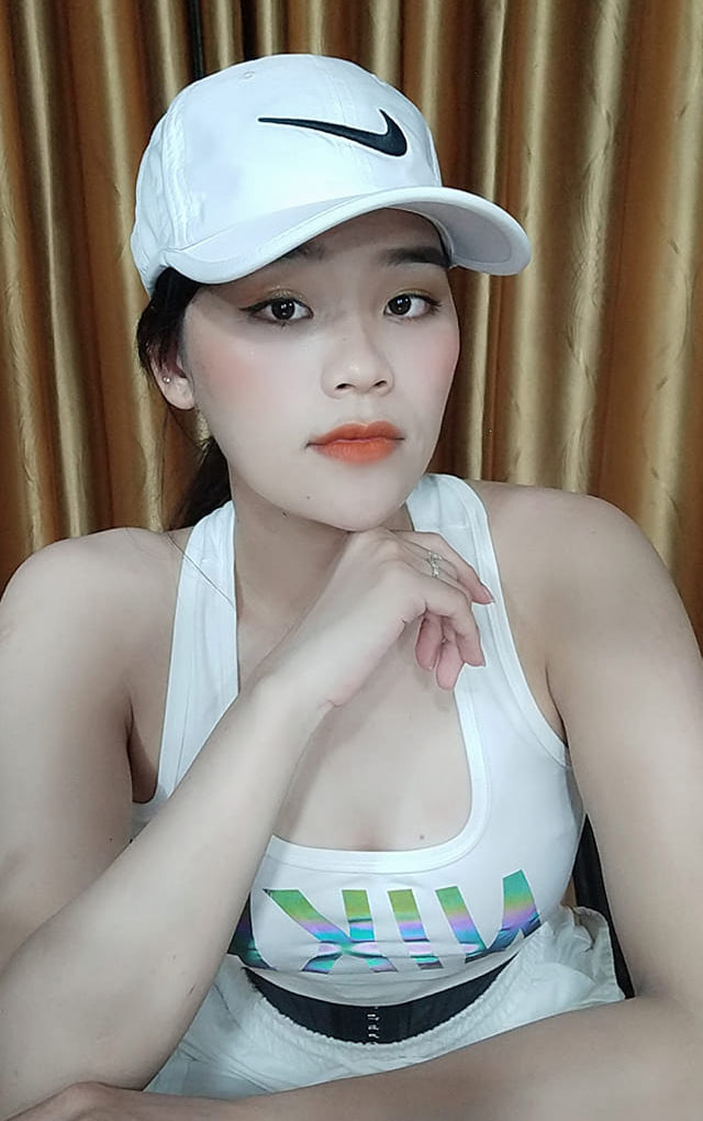 Chia sẻ trong chương trình “Thách thức danh hài”, Ngân Thảo cho biết đã mất 9 chiếc răng vì bị viêm, phải cắt bỏ cầu răng và đang đợi lành để làm lại.