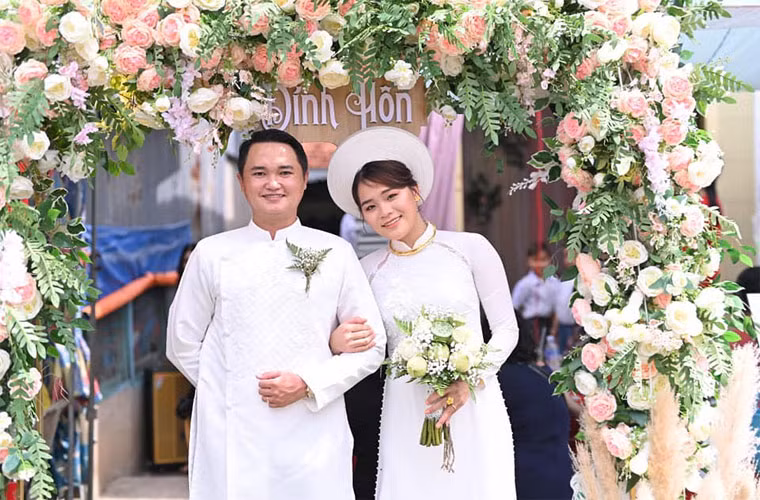 Mới đây, ngày 8/5/2021, “Thánh sún” đã lên xe hoa với bạn trai lâu năm.