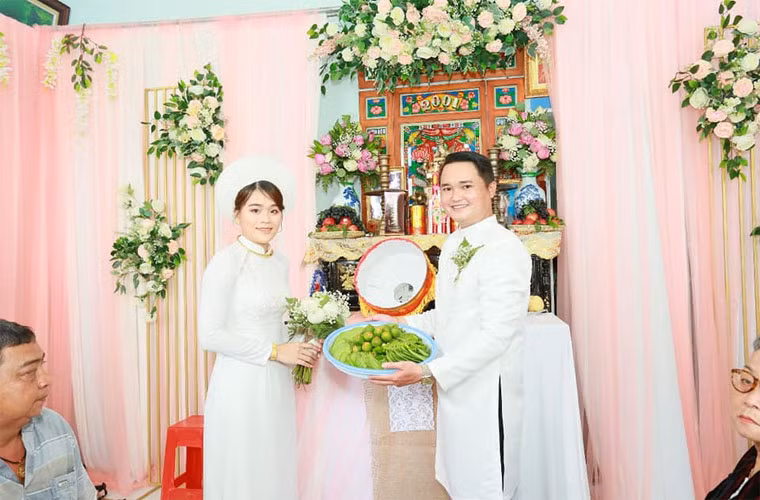 Chia sẻ với Zing, chồng Ngân Thảo cho biết: "Tôi cảm thấy may mắn và hạnh phúc với những gì đang có. Mọi thứ đến đúng như những gì tôi mong muốn".